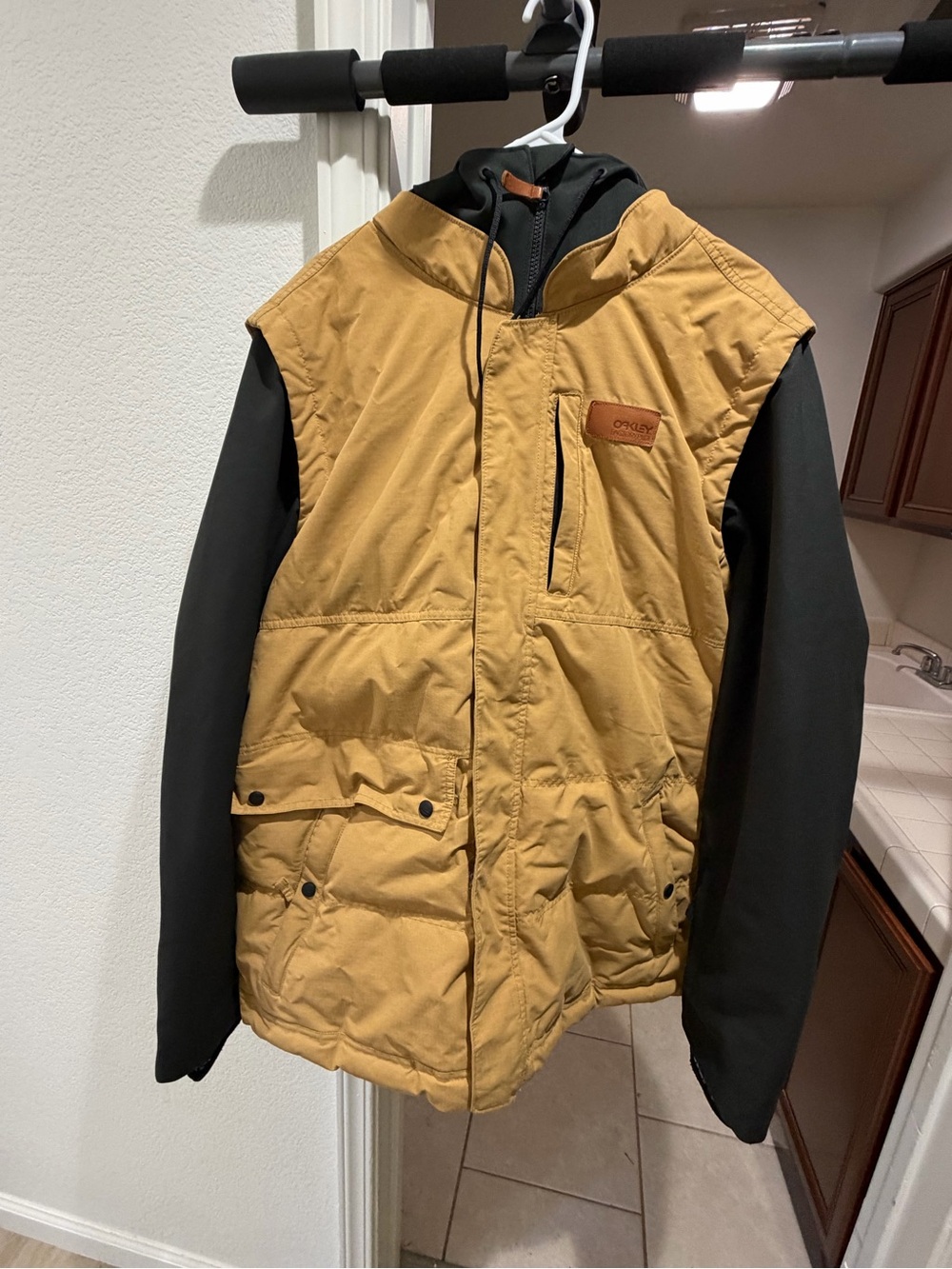 Oakley Two-Tone Hooded Puffer Jacket in Mustard and Black